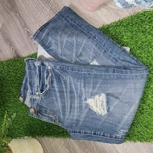 Distressed denium "See Thru Soul", Boy Friend Fit jeans.